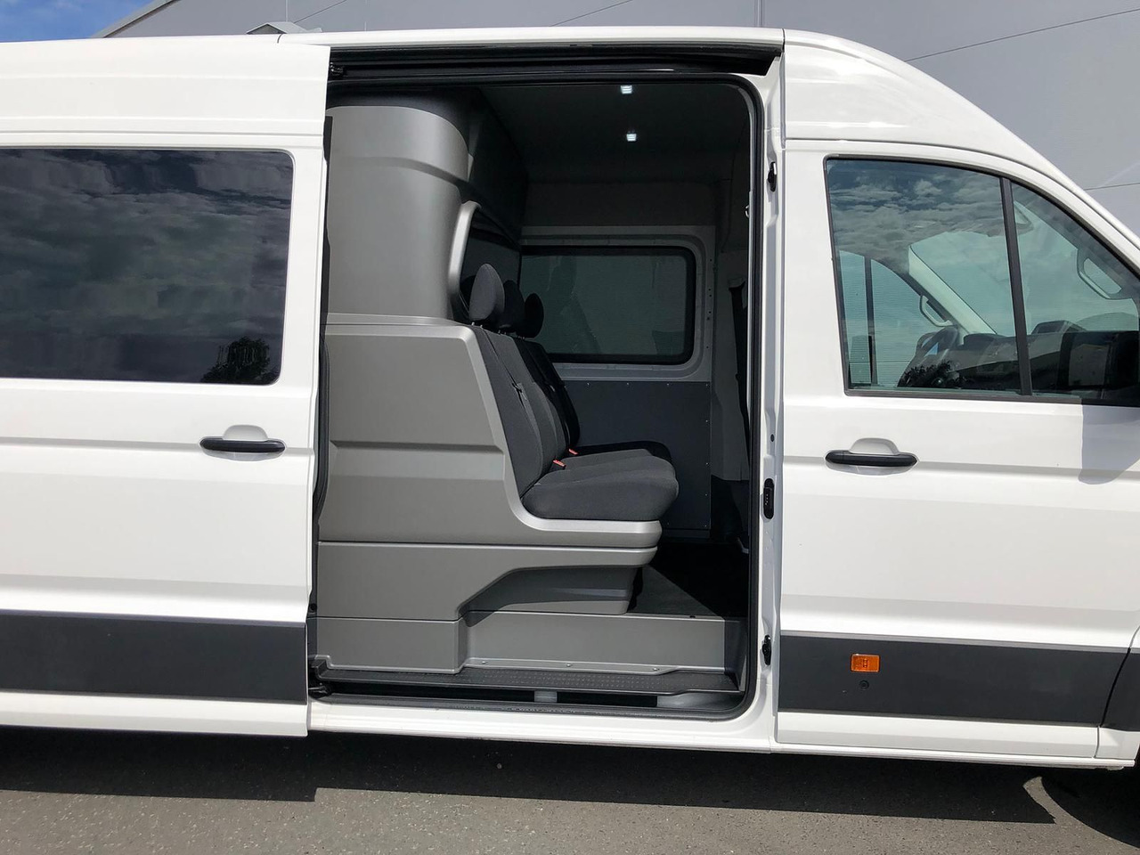 Volkswagen Crafter MIXTO 35 L4H3 KAMERA KLIMA SITZHZ DAB - Panel van, Combi van: picture 2 Volkswagen Crafter MIXTO 35 L4H3 KAMERA KLIMA SITZHZ DAB - Panel van, Combi van: picture 2