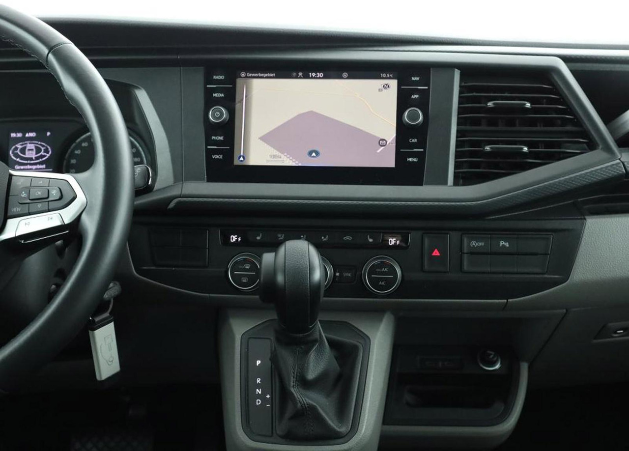 Volkswagen T6.1 Caravelle Comfortl. lang ACC PDC AHK SITZHZ - Minibus, Passenger van: picture 4 Volkswagen T6.1 Caravelle Comfortl. lang ACC PDC AHK SITZHZ - Minibus, Passenger van: picture 4