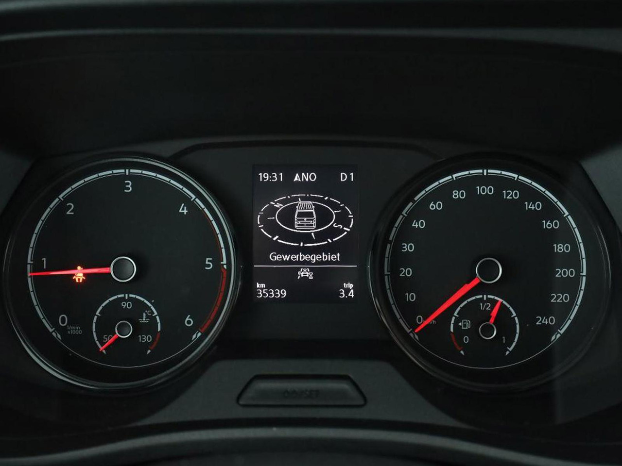 Volkswagen T6.1 Caravelle Comfortl. lang ACC PDC AHK SITZHZ - Minibus, Passenger van: picture 3 Volkswagen T6.1 Caravelle Comfortl. lang ACC PDC AHK SITZHZ - Minibus, Passenger van: picture 3