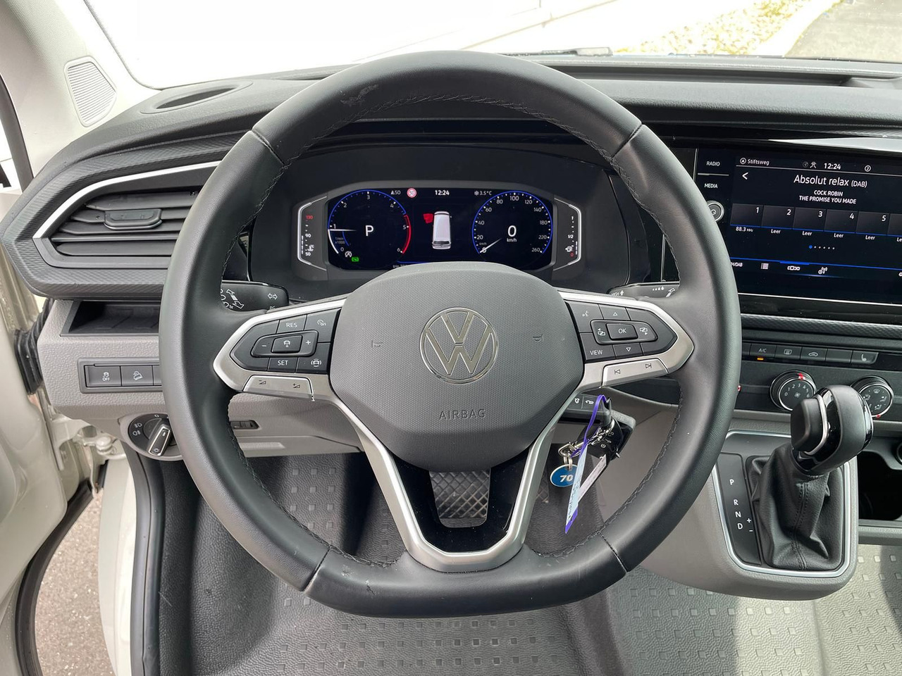 New Car Volkswagen T6.1 Transporter 2.0 TDI lang 4MOTION SITZHZ NAV: picture 13