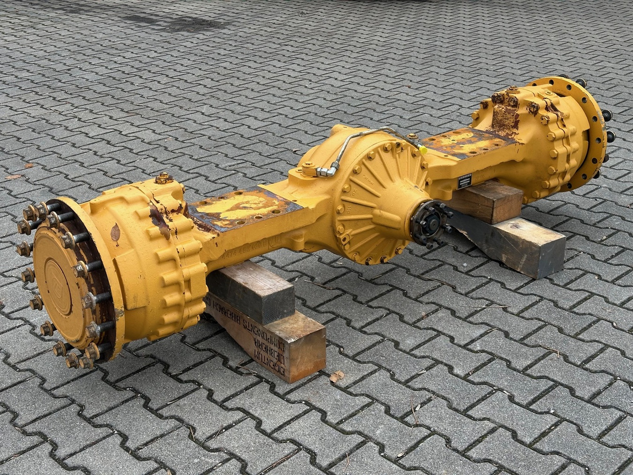 LIEBHERR Original Hinterachse-Planetenstarrachse Typ:MT-L3085. ID-Nr.10022957 – ID-Nr.10425800. L544-443, L544-445, L550-456, L554-453, L556-454. #10425800.1789310# - Rear axle for Wheel loader: picture 2 LIEBHERR Original Hinterachse-Planetenstarrachse Typ:MT-L3085. ID-Nr.10022957 – ID-Nr.10425800. L544-443, L544-445, L550-456, L554-453, L556-454. #10425800.1789310# - Rear axle for Wheel loader: picture 2