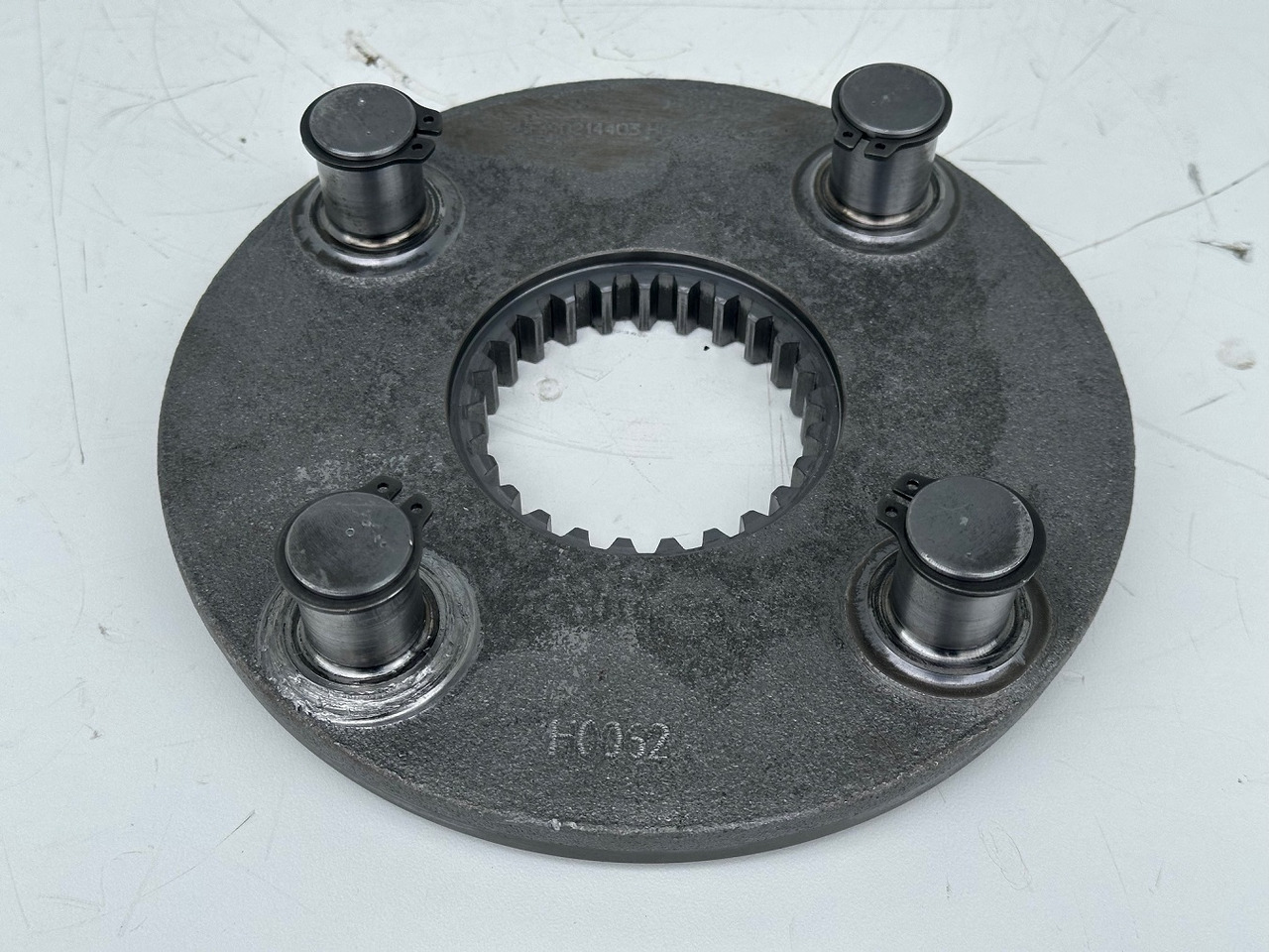 Liebherr Planetenträger ID-Nr.90214403. SAT275A290. R922 LC-1486. R924 LC-1487. #90214403.HO.925# - Swing motor for Construction machinery: picture 1 Liebherr Planetenträger ID-Nr.90214403. SAT275A290. R922 LC-1486. R924 LC-1487. #90214403.HO.925# - Swing motor for Construction machinery: picture 1