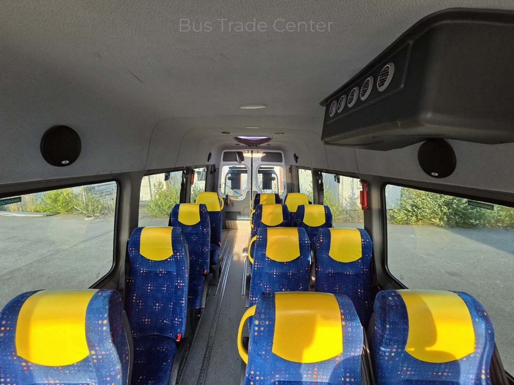 VOLKSWAGEN Crafter 50 LR // 2 units with lift - Minibus, Passenger van: picture 3 VOLKSWAGEN Crafter 50 LR // 2 units with lift - Minibus, Passenger van: picture 3