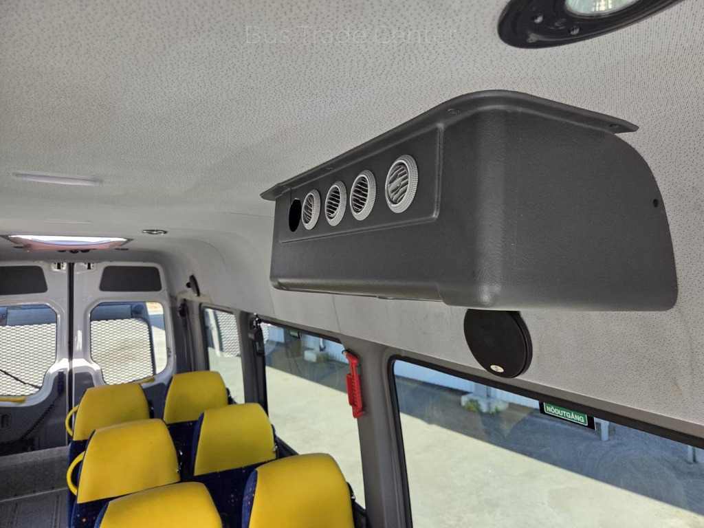 VOLKSWAGEN Crafter 50 LR // 3 units with lift - Minibus, Passenger van: picture 5 VOLKSWAGEN Crafter 50 LR // 3 units with lift - Minibus, Passenger van: picture 5