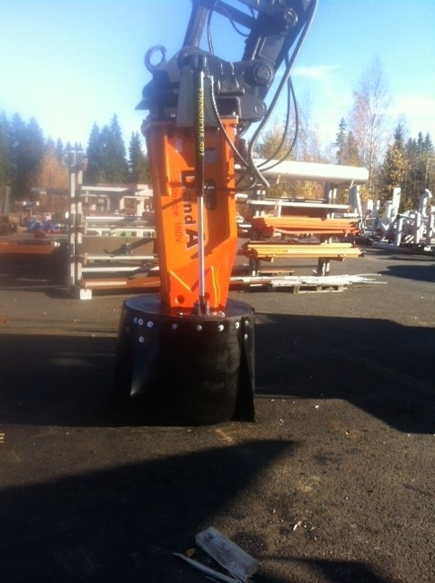 Finnsuoja SP-1 - Hydraulic hammer for Construction machinery: picture 2 Finnsuoja SP-1 - Hydraulic hammer for Construction machinery: picture 2
