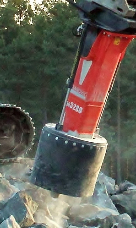 Finnsuoja SP-1 - Hydraulic hammer for Construction machinery: picture 1 Finnsuoja SP-1 - Hydraulic hammer for Construction machinery: picture 1