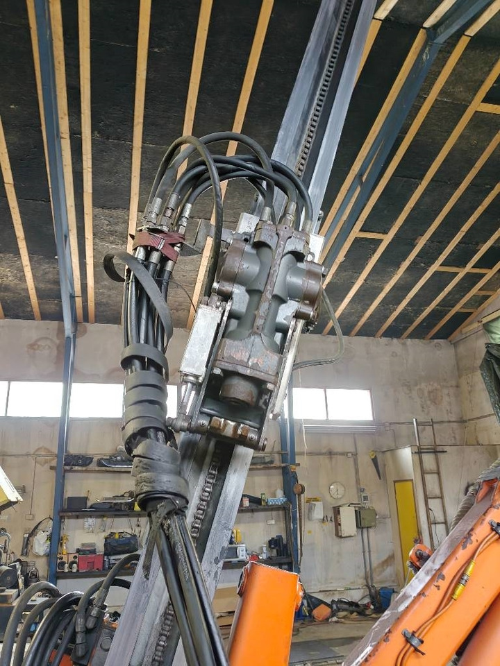 Drilling rig Tamrock COMMANDO 120RF: picture 6