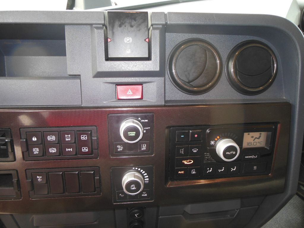 Tractor unit Renault T520 COMFORT, LOWDECK, TOP STAND: picture 15