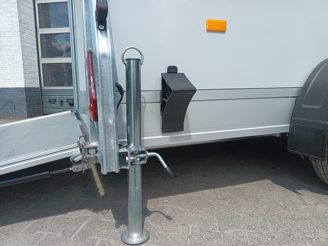 Closed box trailer Cargo Roadster 400 312x164x184cm Sandwich Poly black Seitentür Pullman 1300kg 100km/H: picture 6