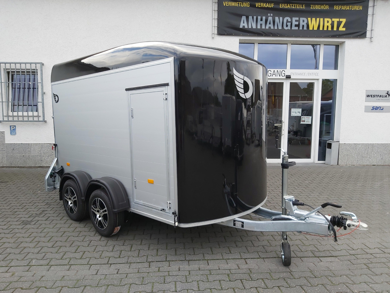 Cargo Roadster 500 312x167x199cm Alu Poly black Seitentür Alufelgen dark Pullman 100 km/H 2000kg - Closed box trailer: picture 1 Cargo Roadster 500 312x167x199cm Alu Poly black Seitentür Alufelgen dark Pullman 100 km/H 2000kg - Closed box trailer: picture 1