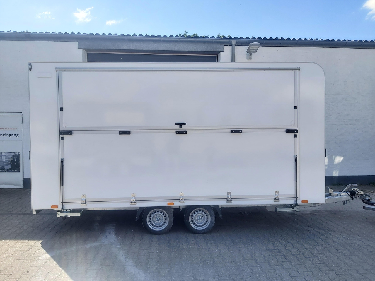 Event Trailer Koffer TWSP M 470T.01 470x220x217cm Seitenklappe IL 2700kg 100km/H - Vending trailer: picture 4 Event Trailer Koffer TWSP M 470T.01 470x220x217cm Seitenklappe IL 2700kg 100km/H - Vending trailer: picture 4
