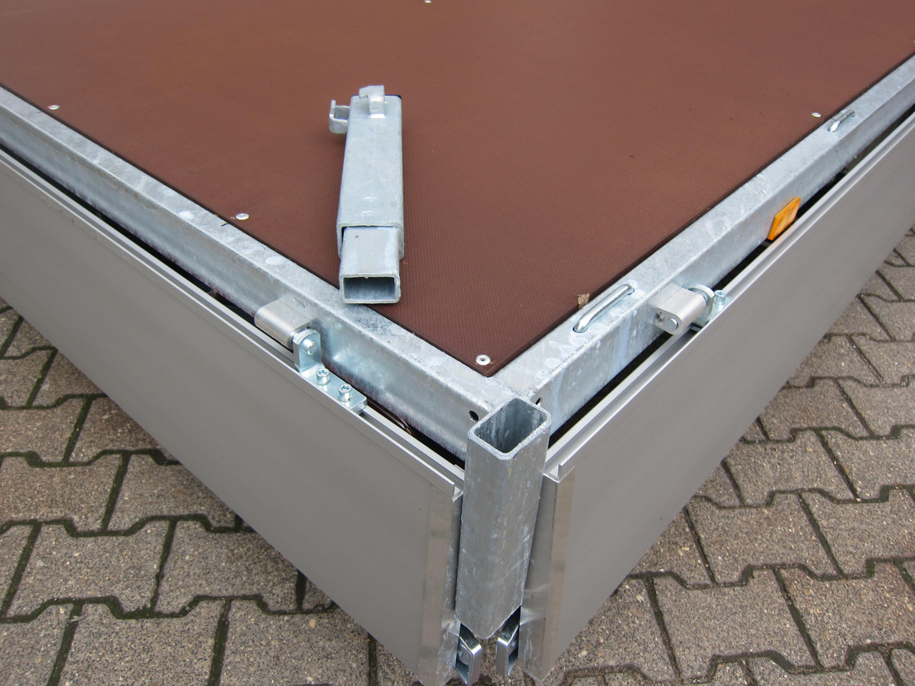 Hochlader 310x160x30cm Lfh: 56cm 10" niedrig Fahrwerk (M) 1350kg leasing Hochlader 310x160x30cm Lfh: 56cm 10" niedrig Fahrwerk (M) 1350kg: picture 6