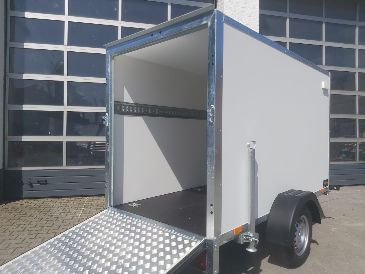 Kargo TFD 250.00 250x125x150cm Zurrsystem Heckrampe (S) 100km/H 750kg - Motorcycle trailer: picture 5 Kargo TFD 250.00 250x125x150cm Zurrsystem Heckrampe (S) 100km/H 750kg - Motorcycle trailer: picture 5