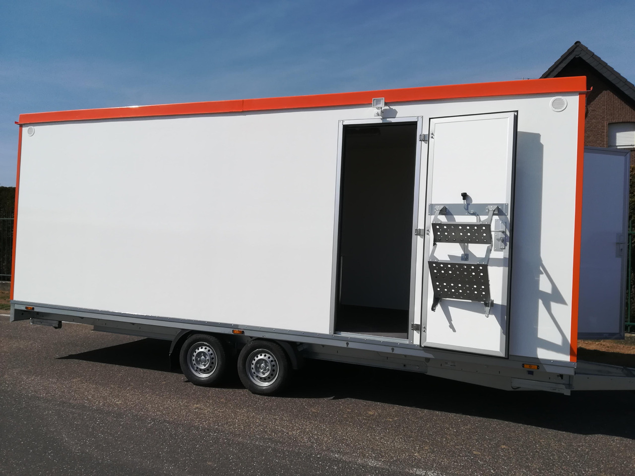 Mobiles Büro 612x222x220cm Tür + Fenster + WC Raum (XXXL) 2000kg - Construction container, Trailer: picture 1 Mobiles Büro 612x222x220cm Tür + Fenster + WC Raum (XXXL) 2000kg - Construction container, Trailer: picture 1