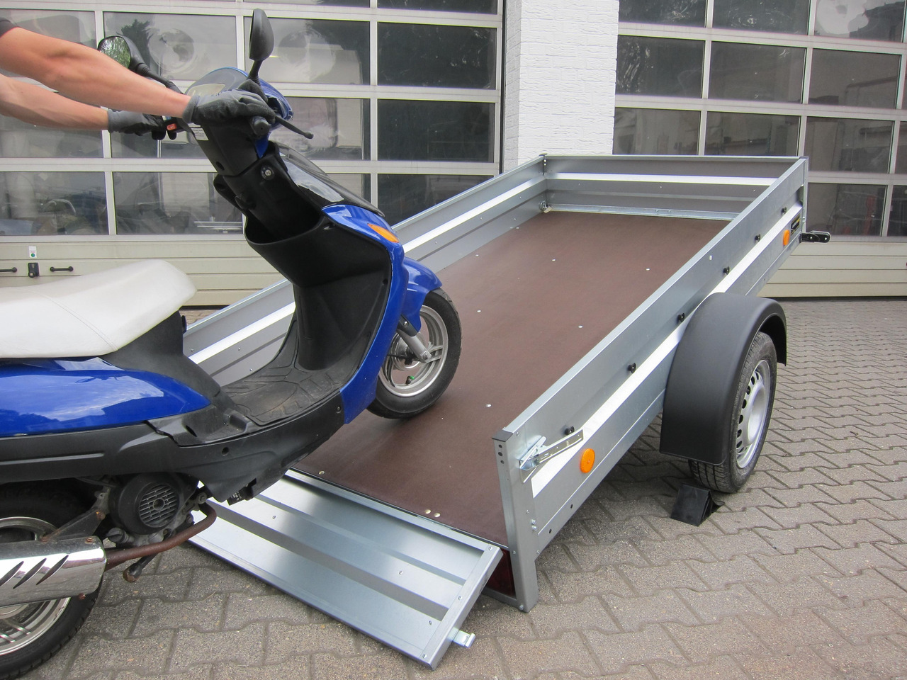 PKW Anhänger Trailstar Pratik 236 236x129x30cm ankippbar (XS) 750kg Mai Aktion - Motorcycle trailer: picture 1 PKW Anhänger Trailstar Pratik 236 236x129x30cm ankippbar (XS) 750kg Mai Aktion - Motorcycle trailer: picture 1