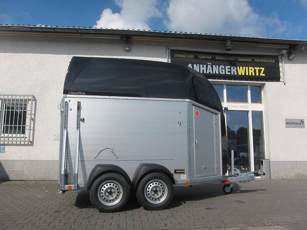 Pferdeanhänger Böckmann Champion R Sattelkammer blackline 2400kg CFF+ 100 km/H Modell 25 - Horse trailer: picture 4 Pferdeanhänger Böckmann Champion R Sattelkammer blackline 2400kg CFF+ 100 km/H Modell 25 - Horse trailer: picture 4