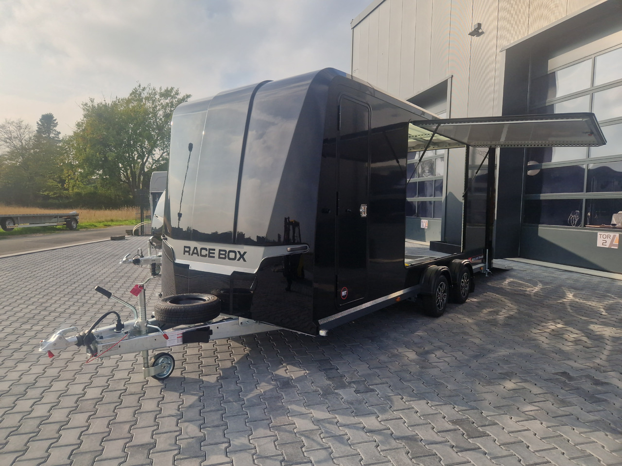 Race BOX 610-5019-30-2-12-B 500x195x200cm Flügeltüren Rückfahrkamera Lüfter 3000kg - Car trailer: picture 5 Race BOX 610-5019-30-2-12-B 500x195x200cm Flügeltüren Rückfahrkamera Lüfter 3000kg - Car trailer: picture 5