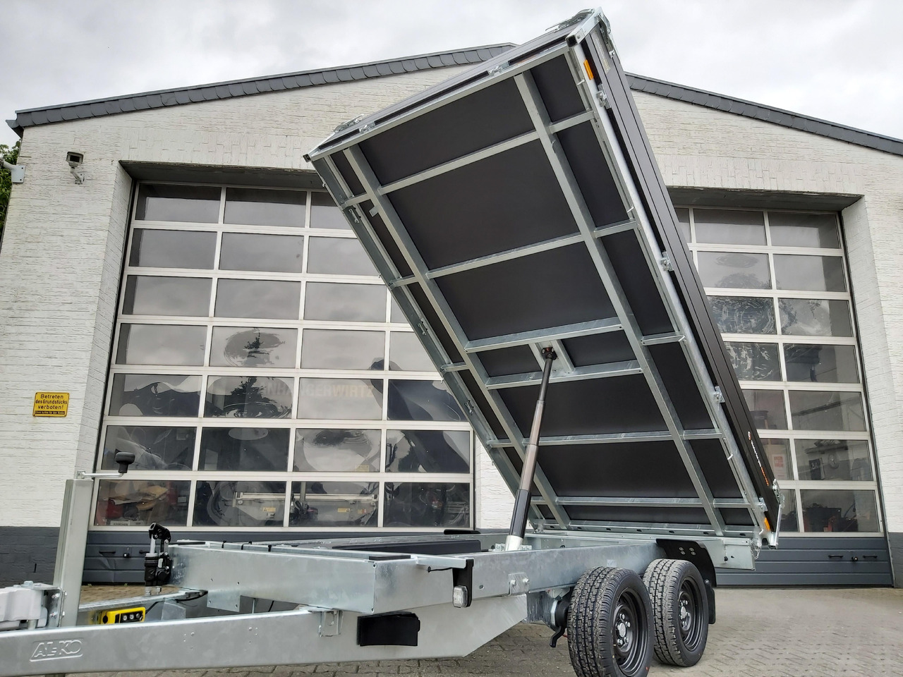 Saris Kipper K1 356 184 3500 2 E 356x184x35cm black Elektro&Not 13" (L) 3500kg preorder 2024 - Tipper trailer: picture 2 Saris Kipper K1 356 184 3500 2 E 356x184x35cm black Elektro&Not 13" (L) 3500kg preorder 2024 - Tipper trailer: picture 2