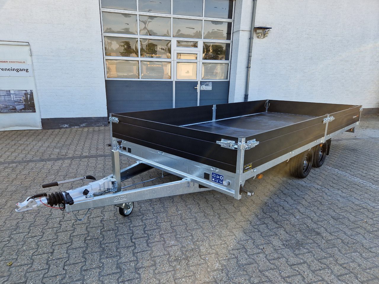 Saris PL HD 506 224 3500 2 506x224x35cm heavy duty blackline LED Beleuchtung (XXL) 3500kg - Dropside/ Flatbed trailer: picture 2 Saris PL HD 506 224 3500 2 506x224x35cm heavy duty blackline LED Beleuchtung (XXL) 3500kg - Dropside/ Flatbed trailer: picture 2