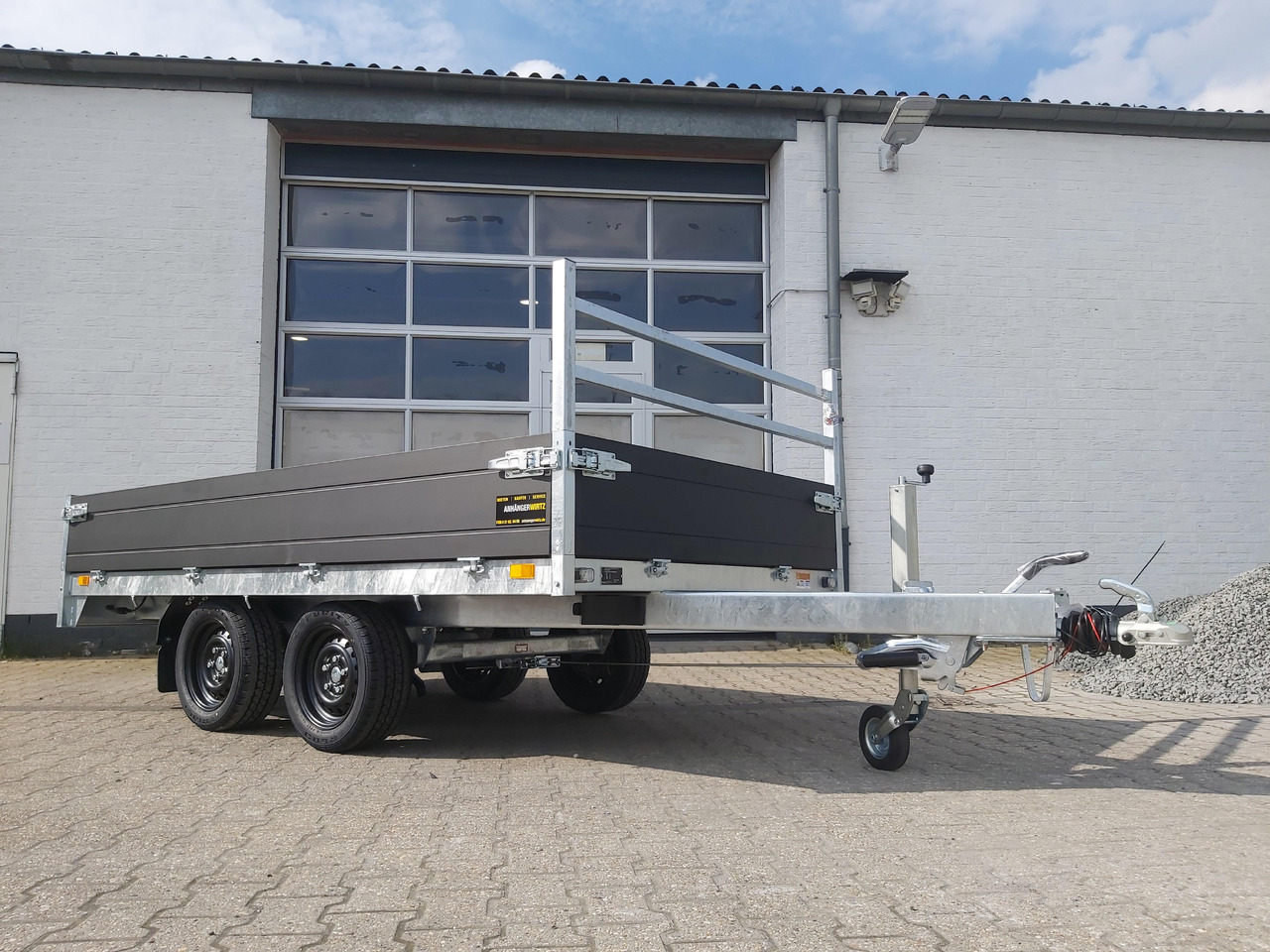 Saris PL306 170 2700 2 306x170x30cm black Edition LED Beleuchtung H Gestell 13" (M) 2700kg - Dropside/ Flatbed trailer: picture 5 Saris PL306 170 2700 2 306x170x30cm black Edition LED Beleuchtung H Gestell 13" (M) 2700kg - Dropside/ Flatbed trailer: picture 5