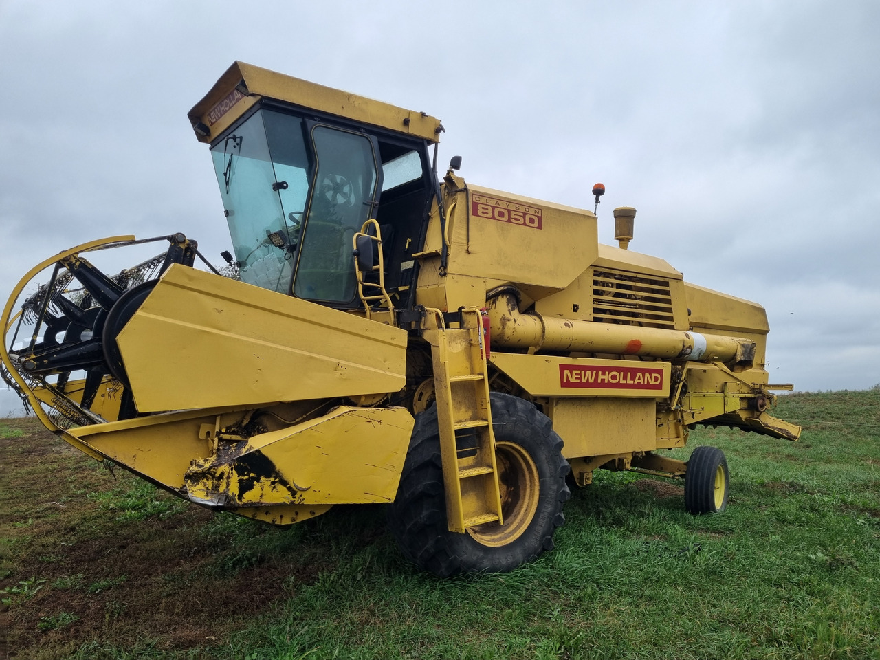 New Holland 8050 - Combine harvester: picture 1 New Holland 8050 - Combine harvester: picture 1