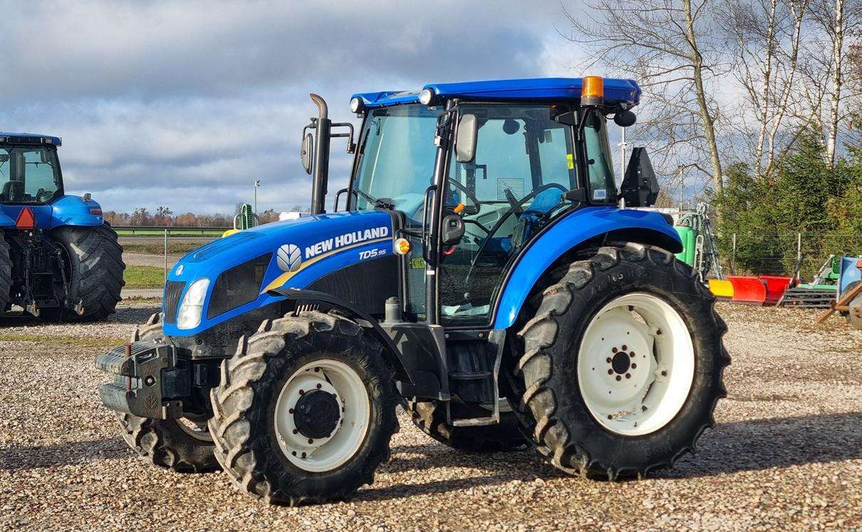 New Holland TD 5.95 - Farm tractor: picture 2 New Holland TD 5.95 - Farm tractor: picture 2
