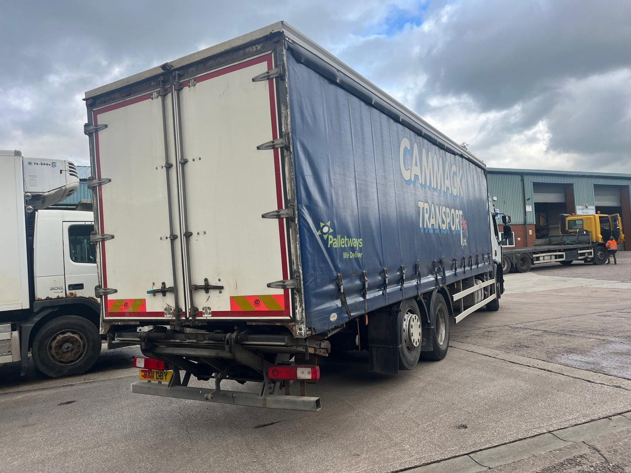 Renault Premium - Curtain side truck: picture 3 Renault Premium - Curtain side truck: picture 3