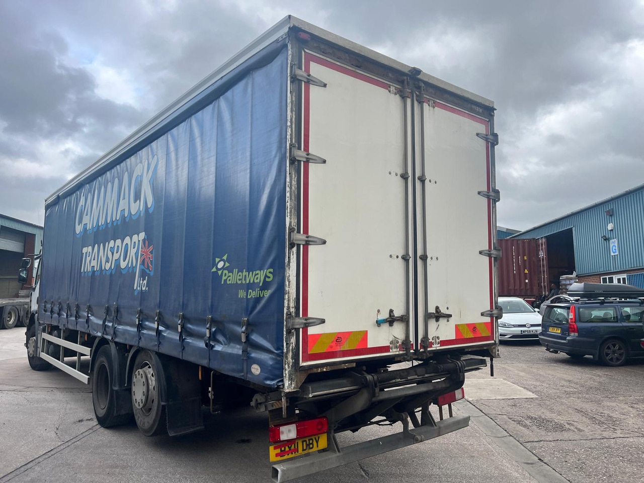 Renault Premium - Curtain side truck: picture 4 Renault Premium - Curtain side truck: picture 4
