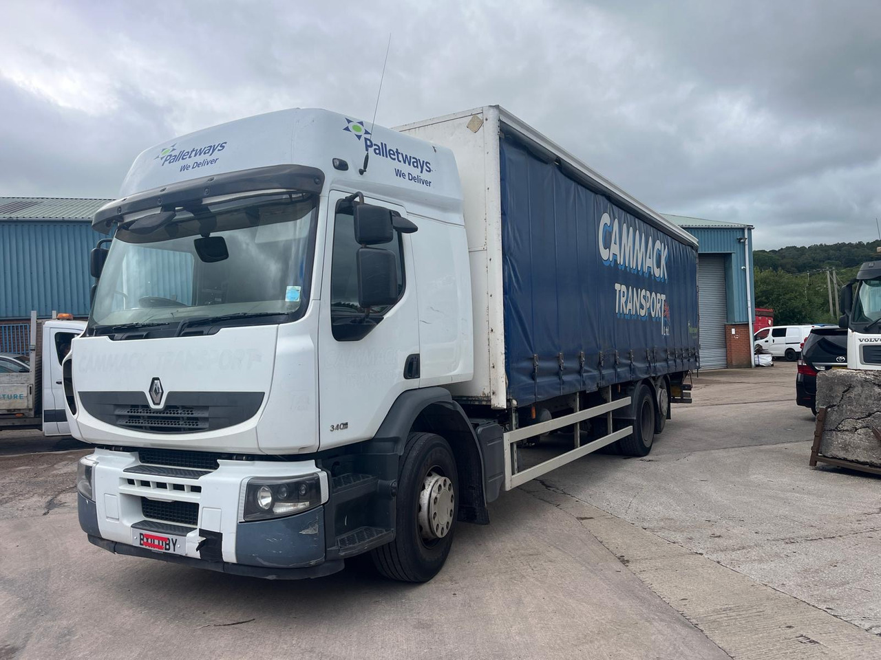 Renault Premium - Curtain side truck: picture 1 Renault Premium - Curtain side truck: picture 1