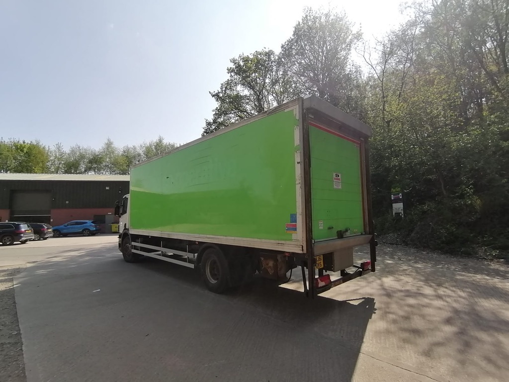 Scania P230 4x2 Box Van - Closed box van: picture 3 Scania P230 4x2 Box Van - Closed box van: picture 3