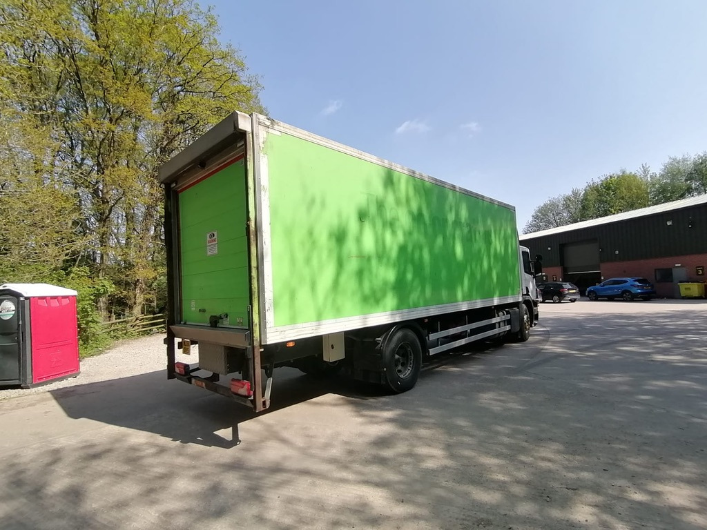 Scania P230 4x2 Box Van - Closed box van: picture 4 Scania P230 4x2 Box Van - Closed box van: picture 4