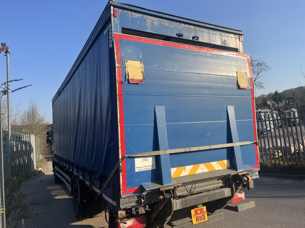 Scania P230 4x2 Curtain side - Curtain side truck: picture 4 Scania P230 4x2 Curtain side - Curtain side truck: picture 4