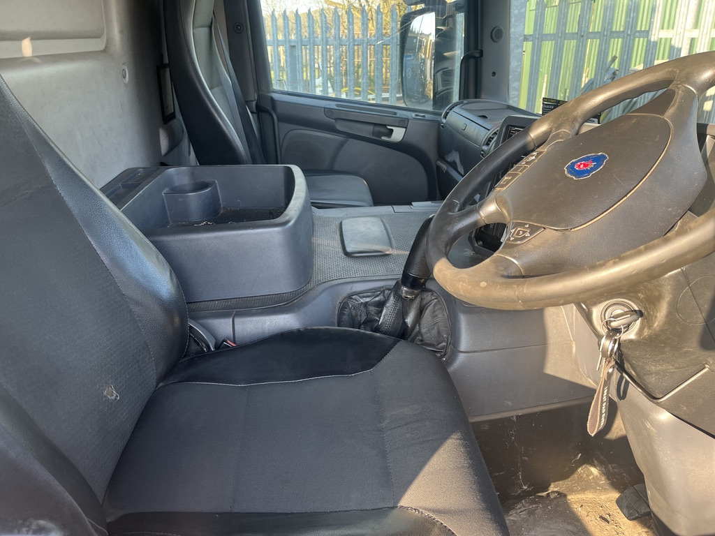 Scania P230 4x2 Curtain side - Curtain side truck: picture 5 Scania P230 4x2 Curtain side - Curtain side truck: picture 5