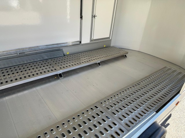 Cheval Liberte Debon Roadster C 1000 Sandwich 3500 kg, 100 km/h, 495x202x202cm - Closed box trailer: picture 5 Cheval Liberte Debon Roadster C 1000 Sandwich 3500 kg, 100 km/h, 495x202x202cm - Closed box trailer: picture 5