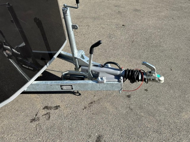 Cheval Liberte Debon Roadster C 1000 Sandwich 3500 kg, 100 km/h, 495x202x202cm - Closed box trailer: picture 3 Cheval Liberte Debon Roadster C 1000 Sandwich 3500 kg, 100 km/h, 495x202x202cm - Closed box trailer: picture 3