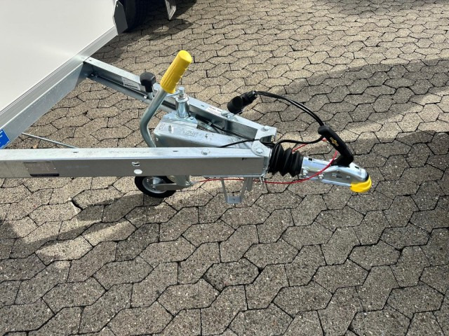 Humbaur Koffer HK 132513-15P, 100 km/h 1,3 t. 2510 x 1310 x 1520 mm - Closed box trailer: picture 2 Humbaur Koffer HK 132513-15P, 100 km/h 1,3 t. 2510 x 1310 x 1520 mm - Closed box trailer: picture 2