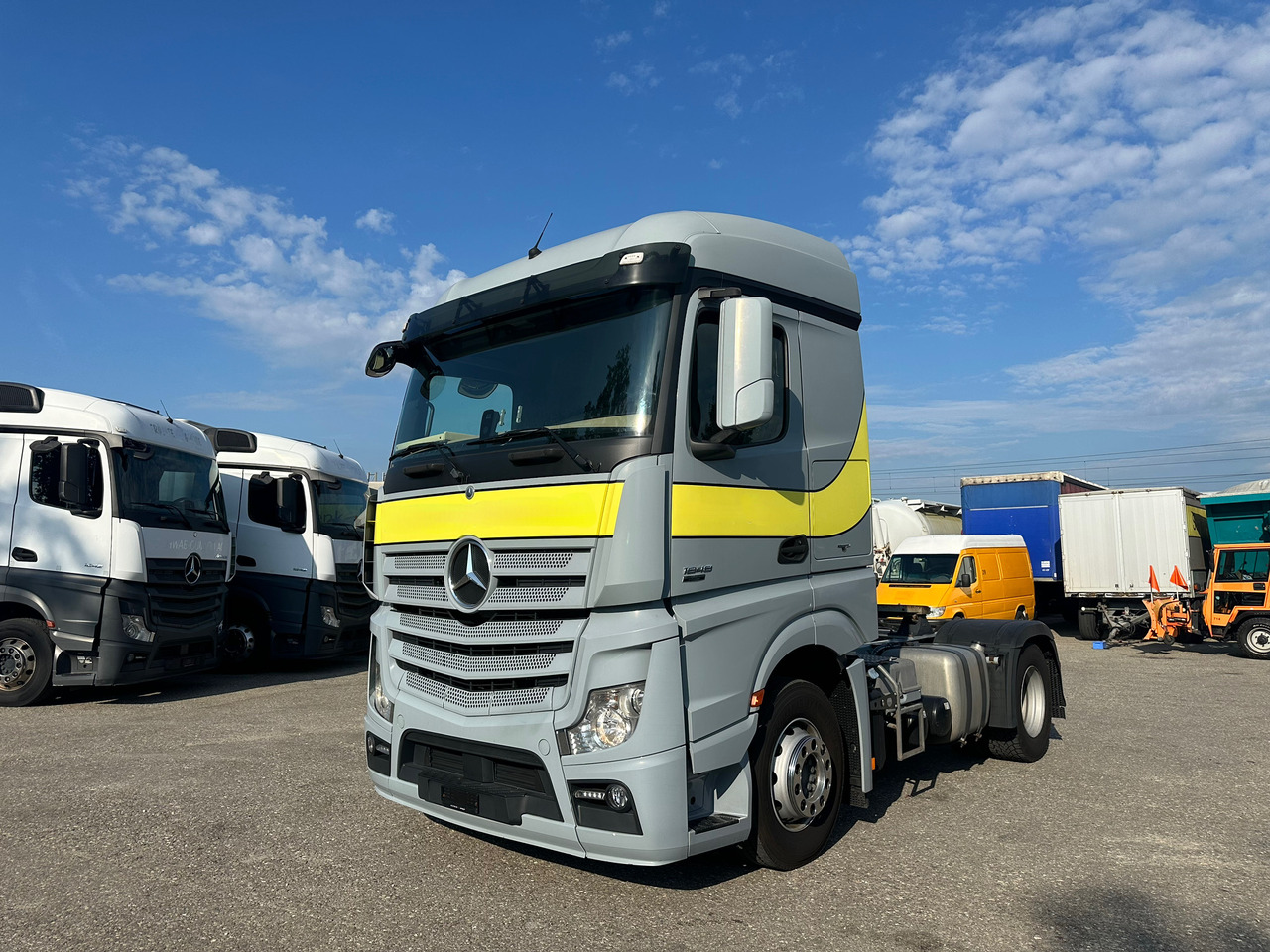 Mercedes Actros 18.48 18.41 18.40 18.44 18.46 18.45 18.42 18.48 - Tractor unit: picture 1 Mercedes Actros 18.48 18.41 18.40 18.44 18.46 18.45 18.42 18.48 - Tractor unit: picture 1