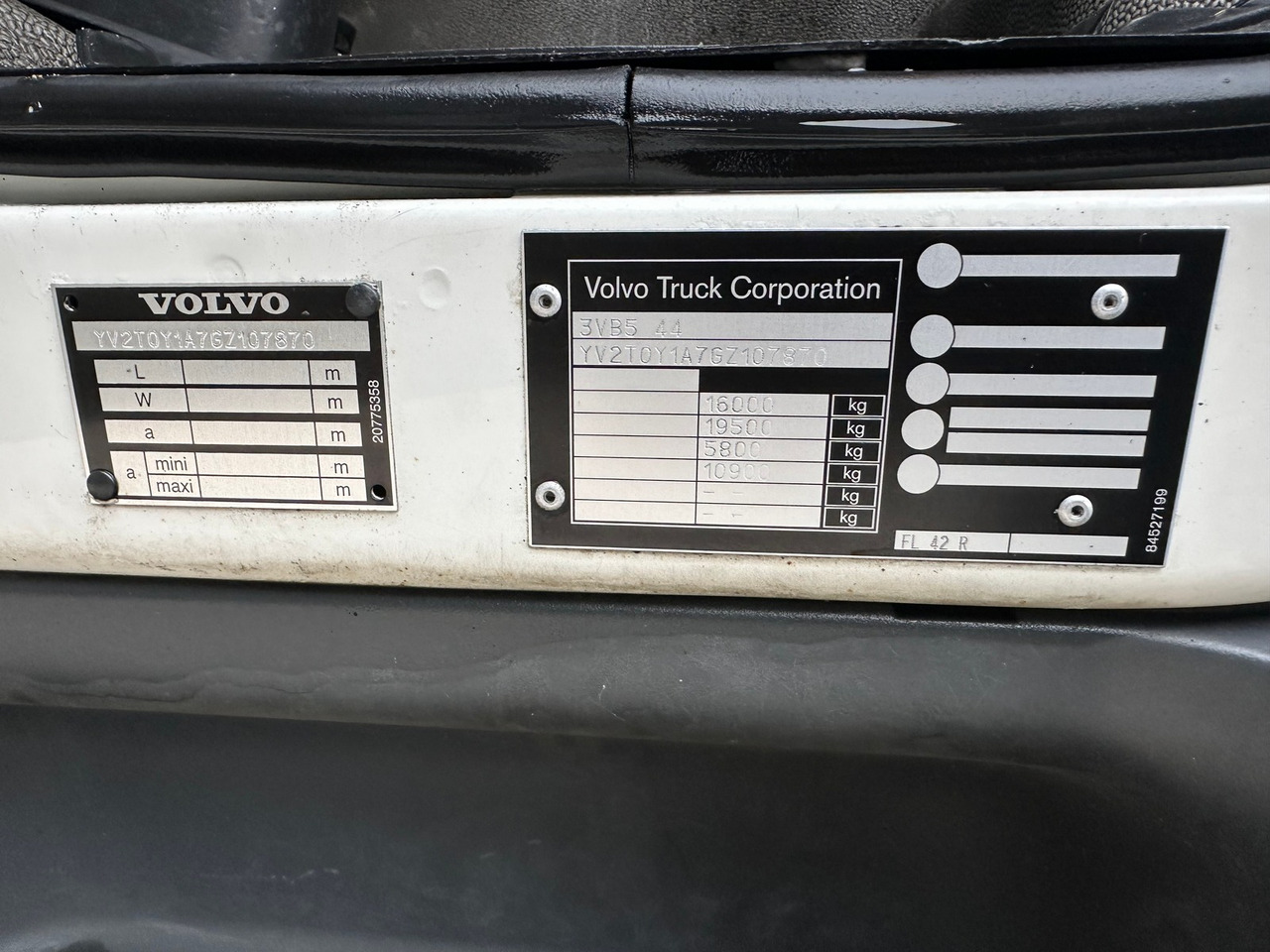 VOLVO FL 280 4x2 Hebebühne - Curtain side truck: picture 4 VOLVO FL 280 4x2 Hebebühne - Curtain side truck: picture 4