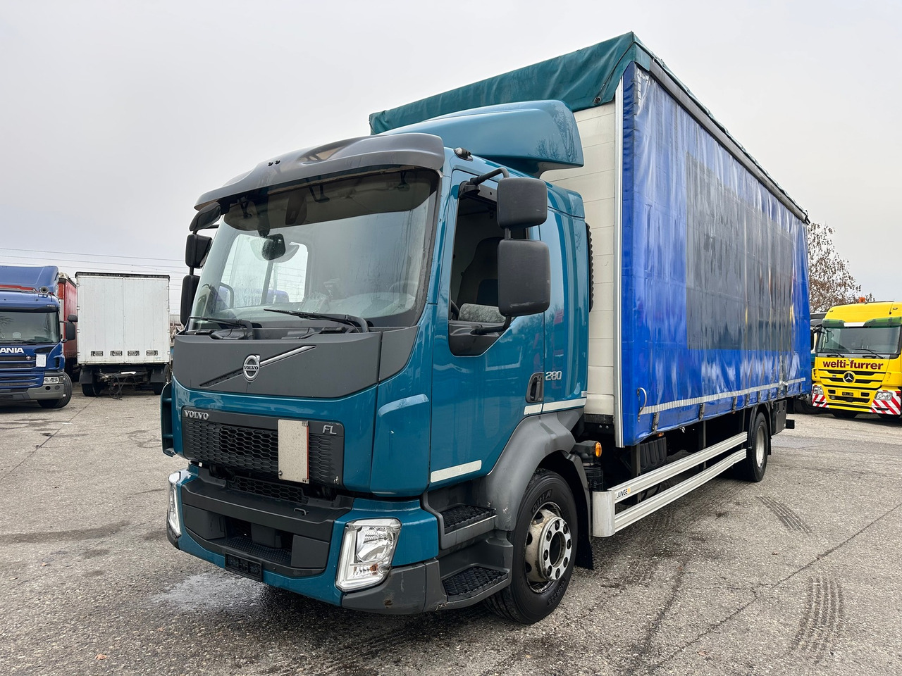 VOLVO FL 280 4x2 Hebebühne - Curtain side truck: picture 1 VOLVO FL 280 4x2 Hebebühne - Curtain side truck: picture 1