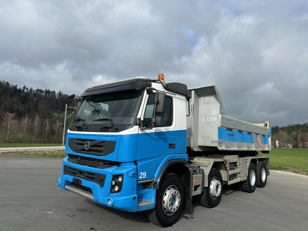VOLVO FMX 420 440 460 480 8x4 Kettengäret sörling mulde - Hook lift truck: picture 1 VOLVO FMX 420 440 460 480 8x4 Kettengäret sörling mulde - Hook lift truck: picture 1