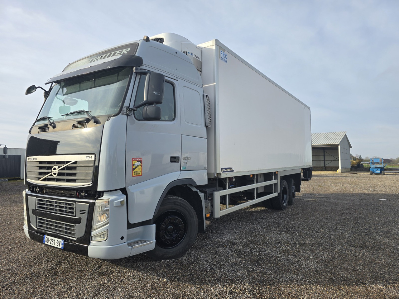 VOLVO FH500 - EEV - 6x2 - Steering Axle - Frigo - Meat Rail - Refrigerator truck: picture 2 VOLVO FH500 - EEV - 6x2 - Steering Axle - Frigo - Meat Rail - Refrigerator truck: picture 2