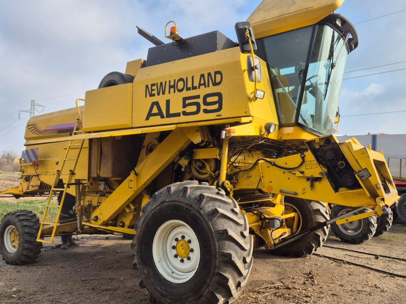 New Holland AL 59 - Combine harvester: picture 2 New Holland AL 59 - Combine harvester: picture 2