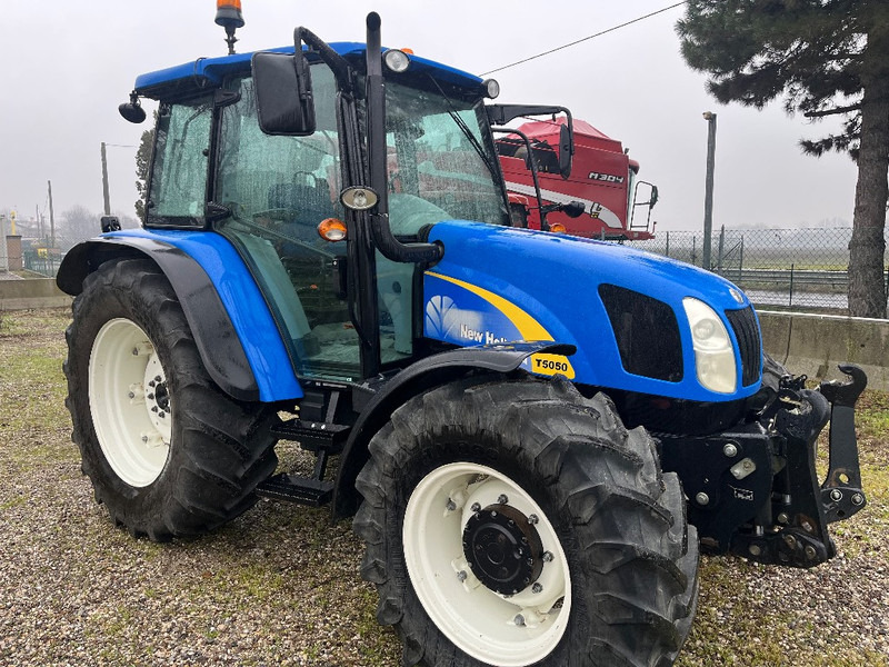 New Holland T 5050 - Farm tractor: picture 1 New Holland T 5050 - Farm tractor: picture 1