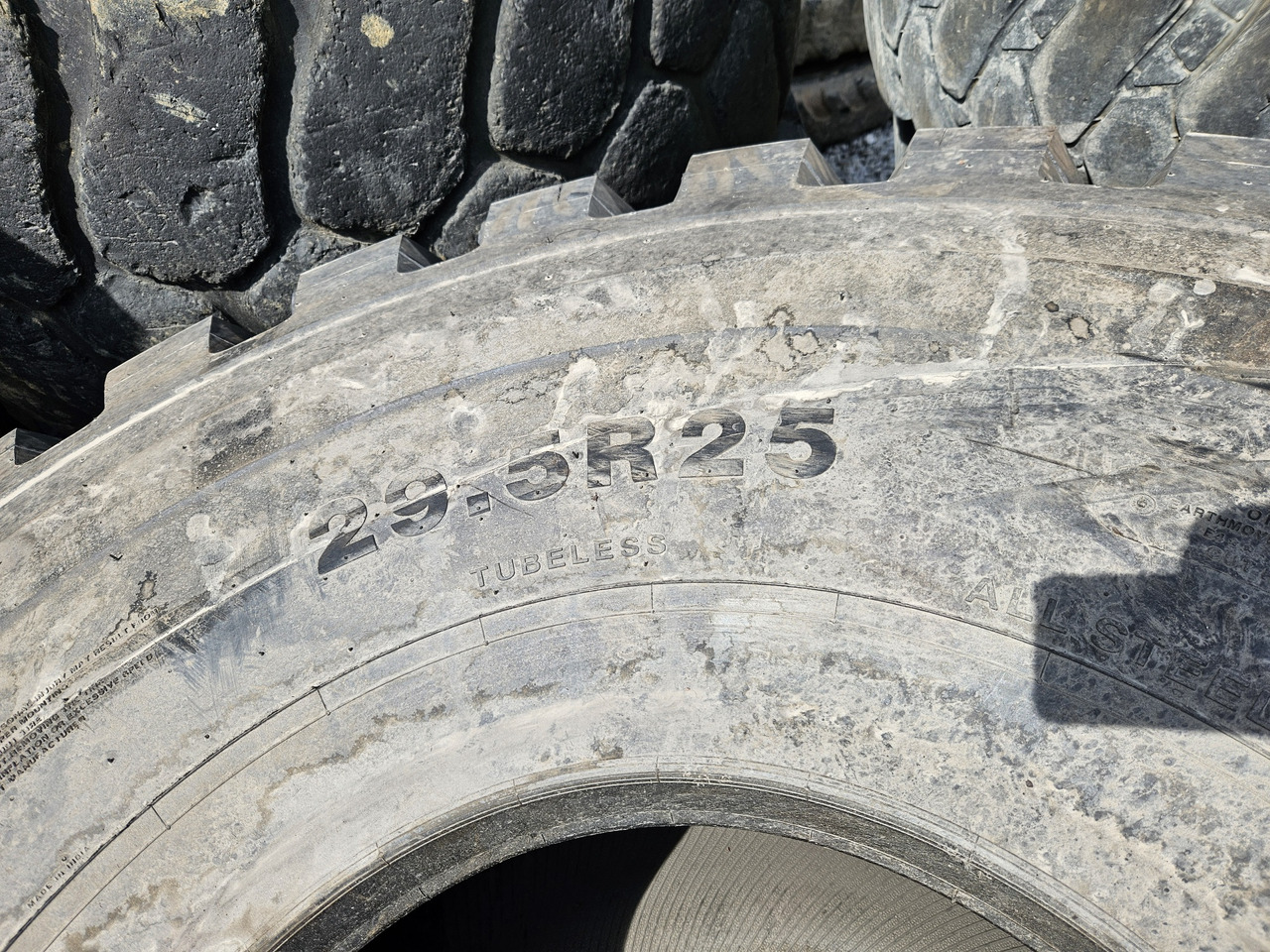 BKT Earthmower L4 29.5R25 - Tire for Wheel loader: picture 5 BKT Earthmower L4 29.5R25 - Tire for Wheel loader: picture 5