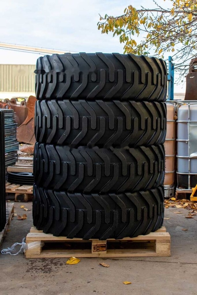 Bandenmarkt 315/70R22.5 - Wheel and tire package: picture 1 Bandenmarkt 315/70R22.5 - Wheel and tire package: picture 1