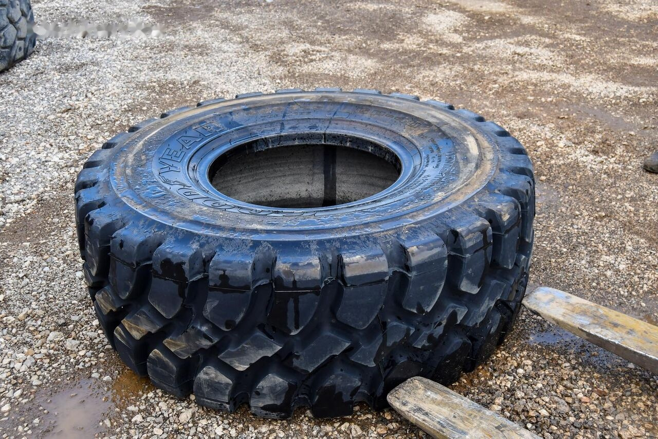 Goodyear 20.5R25 - Wheel and tire package: picture 3 Goodyear 20.5R25 - Wheel and tire package: picture 3