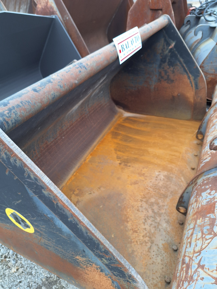 Loader bucket 2200 mm BOE - Loader bucket: picture 2 Loader bucket 2200 mm BOE - Loader bucket: picture 2