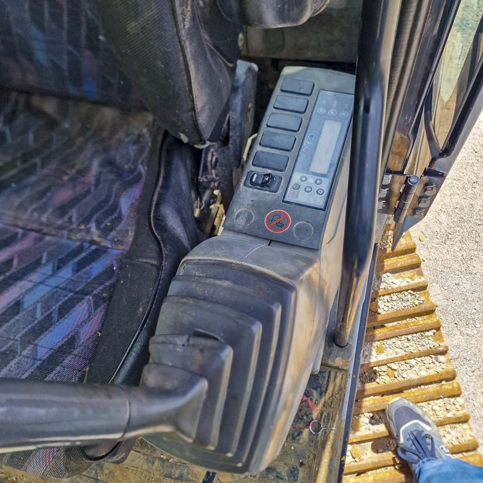 New Holland Kobelco E215 - Crawler excavator: picture 4 New Holland Kobelco E215 - Crawler excavator: picture 4
