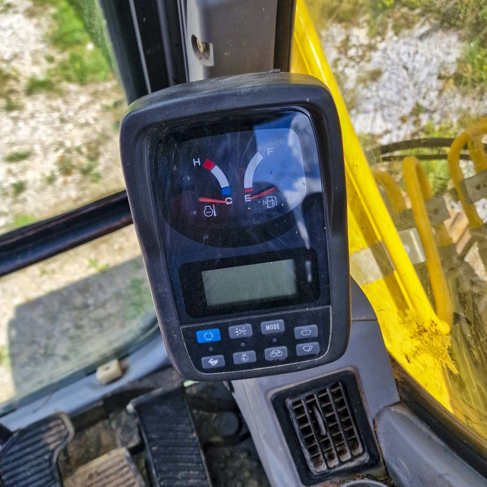 New Holland Kobelco E215 - Crawler excavator: picture 3 New Holland Kobelco E215 - Crawler excavator: picture 3