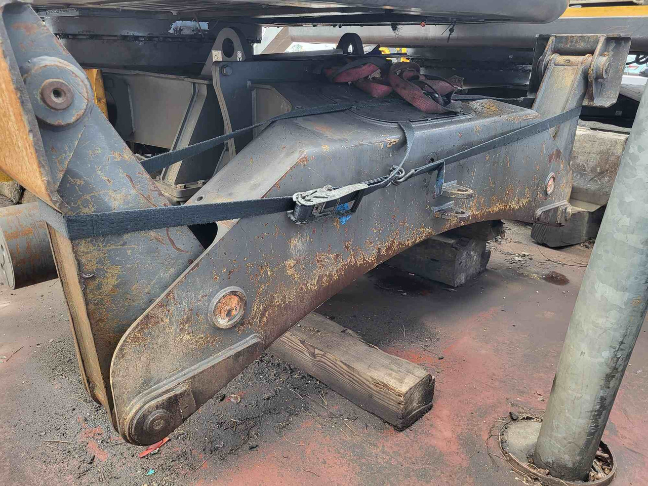 Volvo hydraulic outrigger - Spare parts for Excavator: picture 1 Volvo hydraulic outrigger - Spare parts for Excavator: picture 1